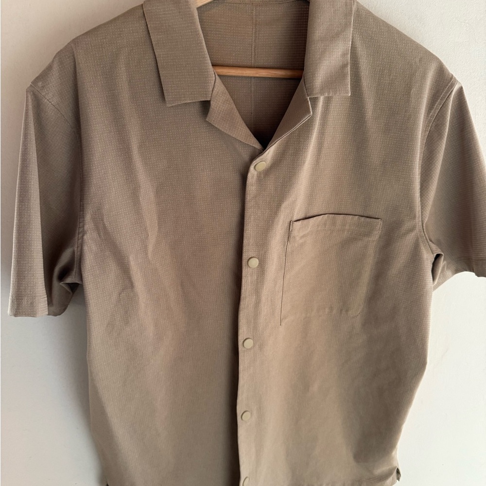 lululemon Men's Beige Button Down Shirt, Medium